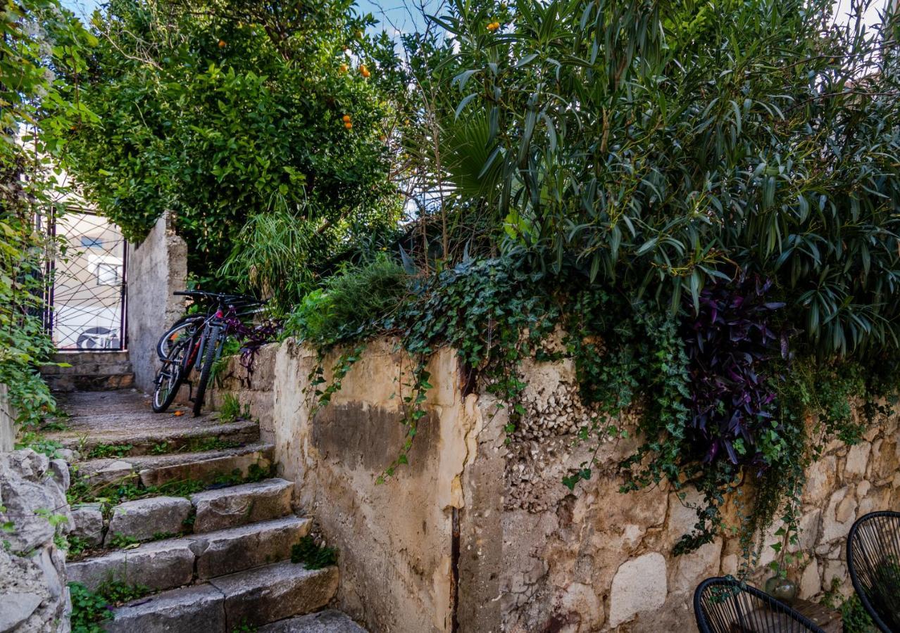 Old Split Apartment ภายนอก รูปภาพ